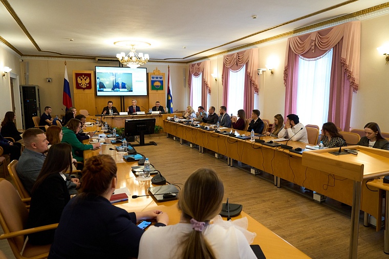 В Тюмени сформирован новый состав Общественной молодежной палаты парламента