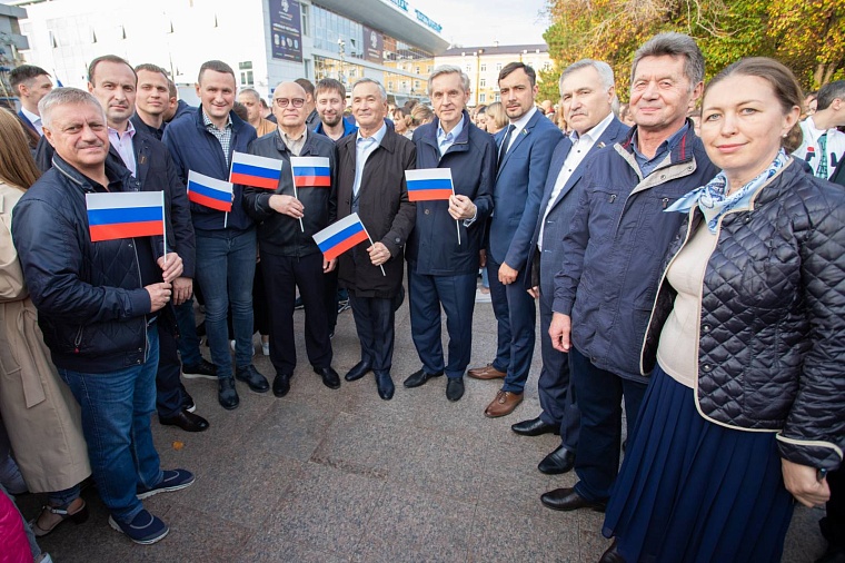 Депутаты Тюменской городской думы принимают участие в митинге «Своих не бросаем»