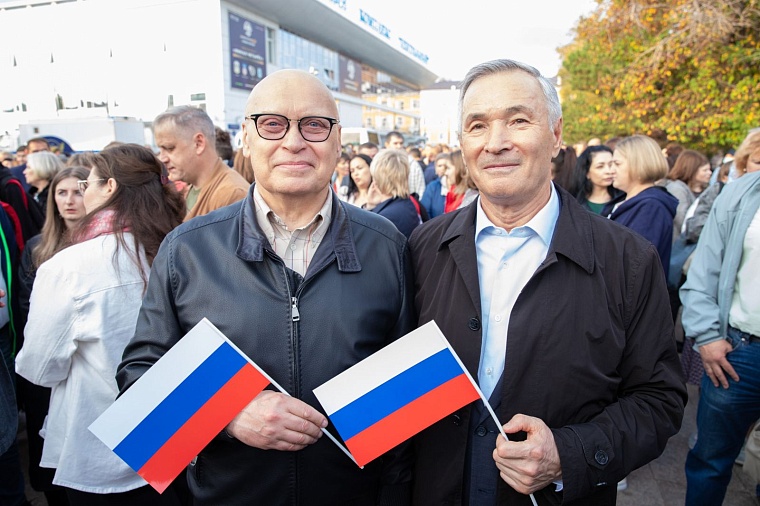 Депутаты Тюменской городской думы принимают участие в митинге «Своих не бросаем»