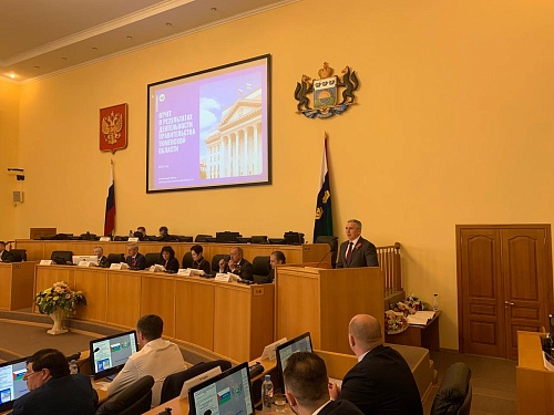 Александр Моор предложил почтить память погибших бойцов минутой молчания