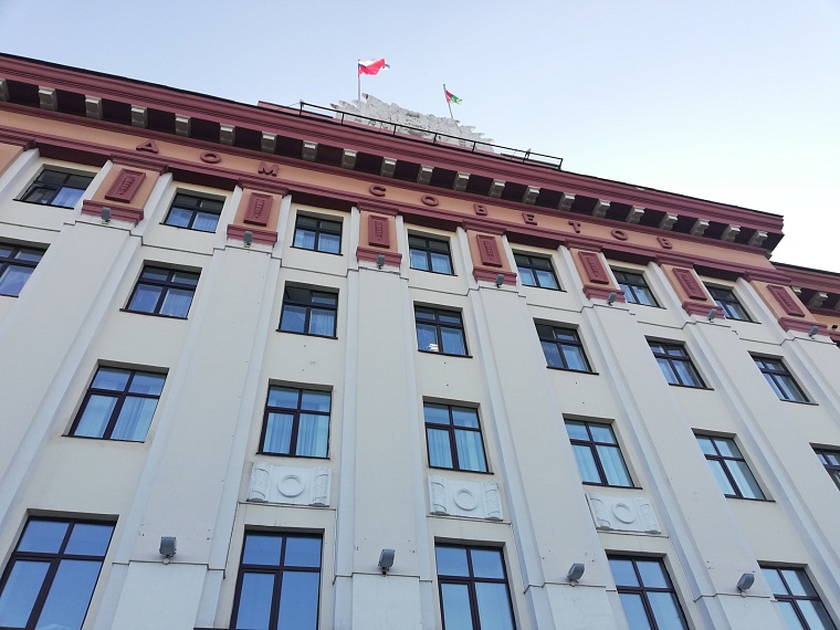 В областной думе рассмотрят изменения в устав Тюменской области, касающиеся губернатора.