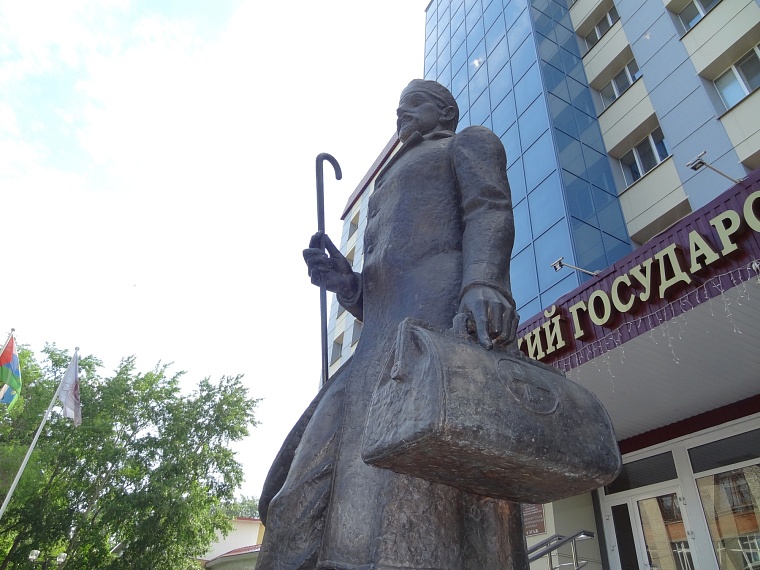 Владимир Якушев поздравил ТюмГМГУ с 60-летним юбилеем