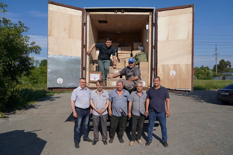 Юрий Баранчук снарядил и отправил тюменским бойцам уникальный мобильный комплекс по ремонту техники