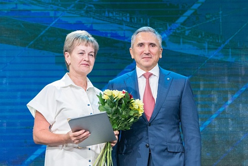 Губернатор вручил тюменским строителям награды за добросовестный труд