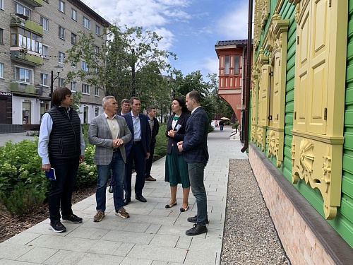 Александр Моор проверяет объекты реставрации в Тюмени