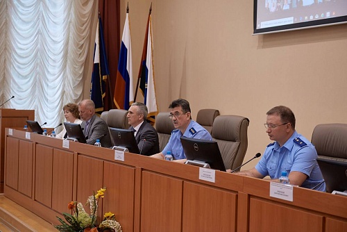 В Тюмени замгенпрокурора РФ изучил ситуацию с пожарами, ЖКХ и расследованием преступлений