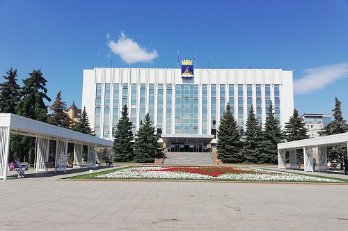 Создан большой задел на будущее: депутаты гордумы утвердили отчет главы Тюмени Руслана Кухарука