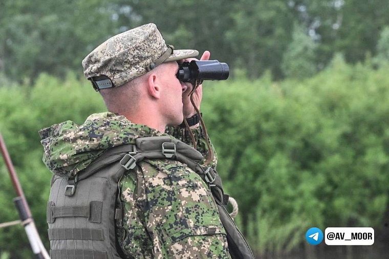 Губернатор Александр Моор поздравил военнослужащих и ветеранов инженерных войск России