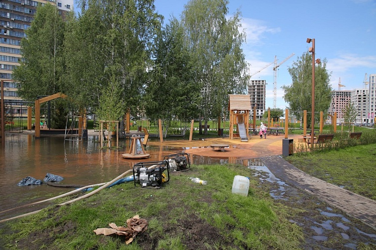 В тюменском сквере Домашнем после испытания дождями сделают ливневку