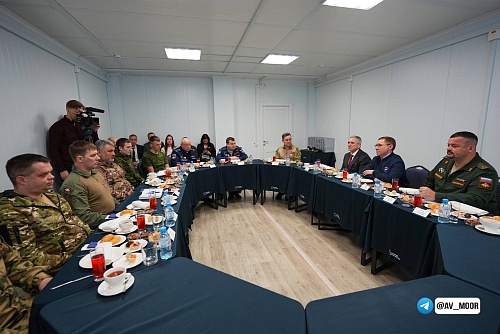 Александр Моор и Владимир Якушев осмотрели обновленную инфраструктуру центра "Аванпост"