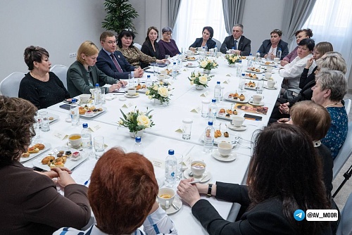 Владимир Якушев и Александр Моор встретились с матерями, потерявшими сыновей на СВО