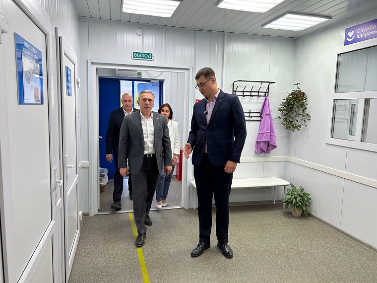 Александр Моор оценил работу врачебной амбулатории в деревне Овсянникова Тобольского района