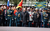 После парада Победы в Москве Владимир Путин возложил венок к могиле Неизвестного Солдата