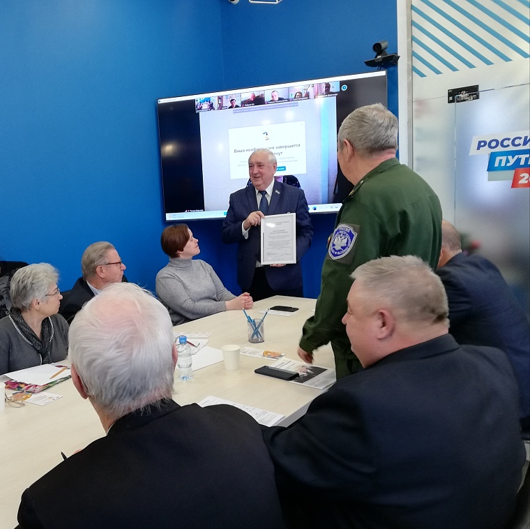 Степан Киричук вручил государственные награды тюменским ветеранам