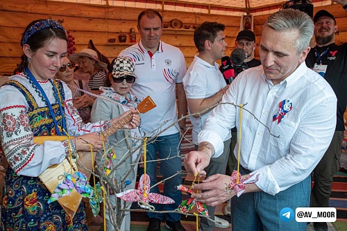 На фестивале «Мост дружбы» Александр Моор почувствовал настоящее сибирское гостеприимство