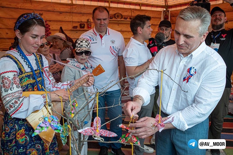 На фестивале «Мост дружбы» Александр Моор почувствовал настоящее сибирское гостеприимство