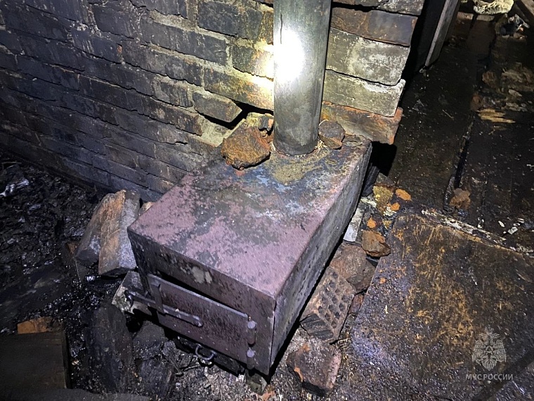 В Новотуринском при пожаре в погребе погиб мужчина