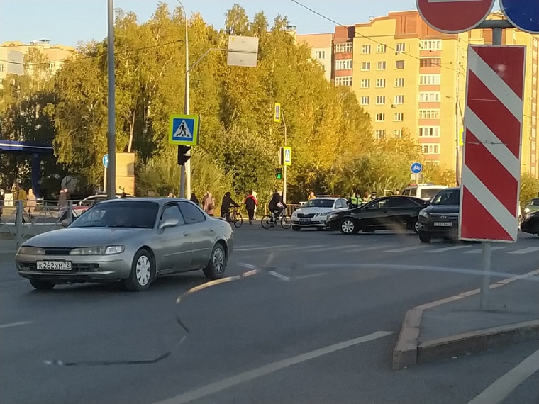 В Восточном микрорайоне на жилой высотке горит крыша. Онлайн-трансляция