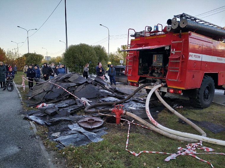 В Восточном микрорайоне на жилой высотке горит крыша. Онлайн-трансляция