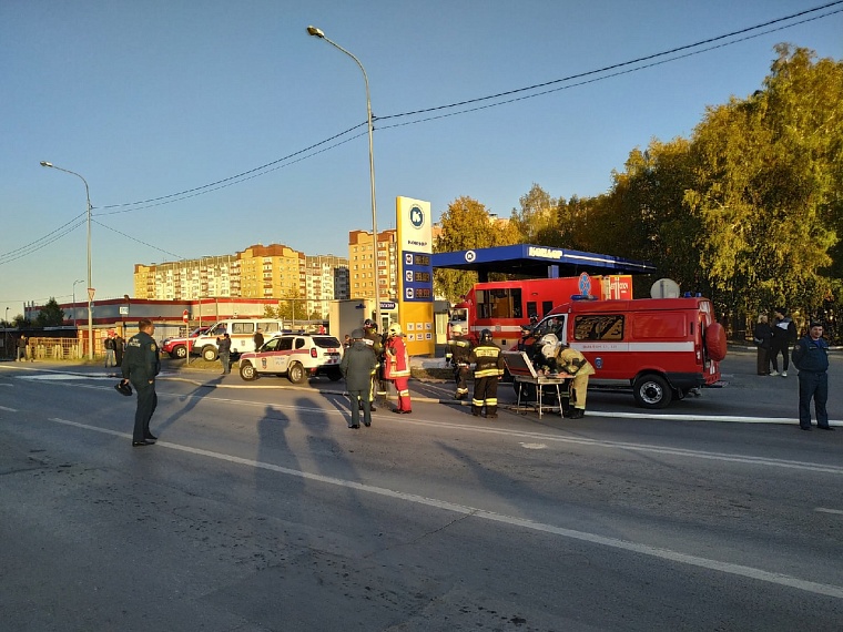 В Восточном микрорайоне на жилой высотке горит крыша. Онлайн-трансляция