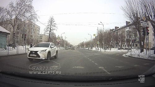 В Тюмени владелицу "Лексуса" привлекли за опасное вождение