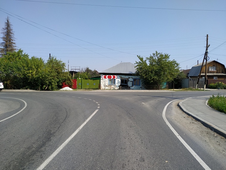 Renault Daster пробил стену жилого дома в Дербышах