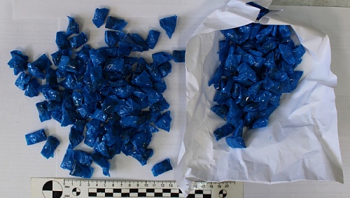 В Тюмени автомеханик СТО обнаружил в пригнанной «Ладе» крупную партию наркотиков