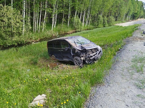 Семья из Сургута слетела в кювет на автомобильной дороге Тюмень - Ханты-Мансийск