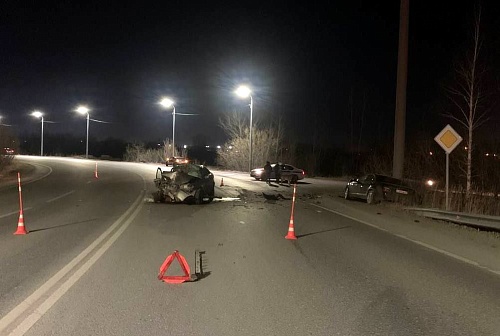 В Тюмени пьяный водитель "Мерседеса" устроил аварию с двумя пострадавшими