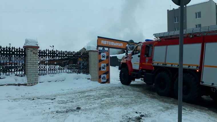 В Тюмени ночью сгорело кафе "Кебаб Хаус"