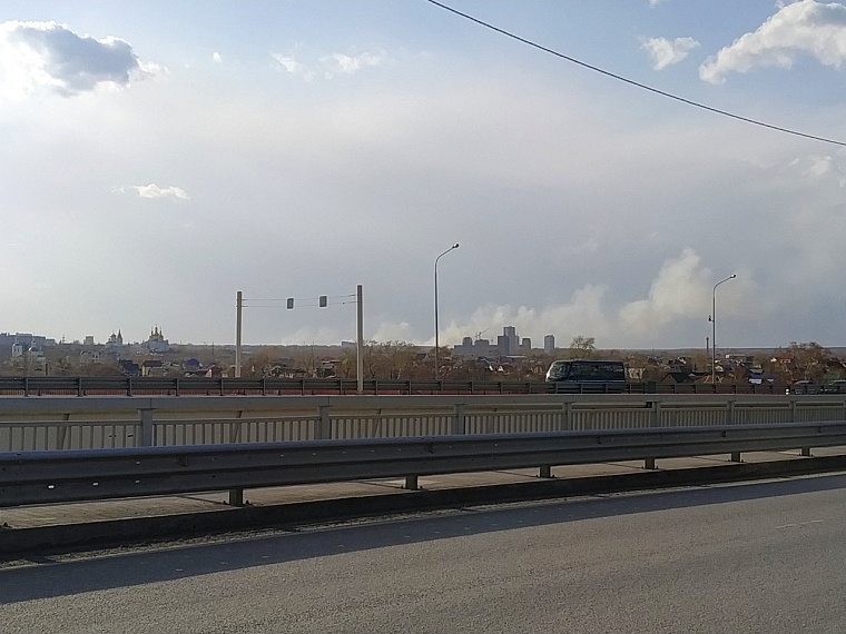 За Решетниково горит трава на площади около 15 га