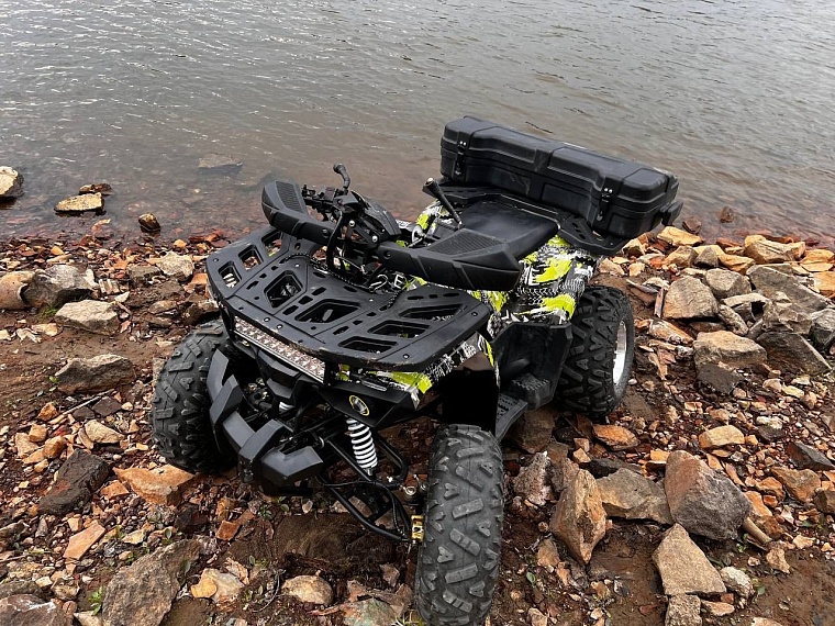 Три юные тюменки катались на квадроцикле и сорвались с обрыва