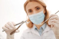 Суд обязал стоматологию выплатить тоболячке около 20 тысяч рублей