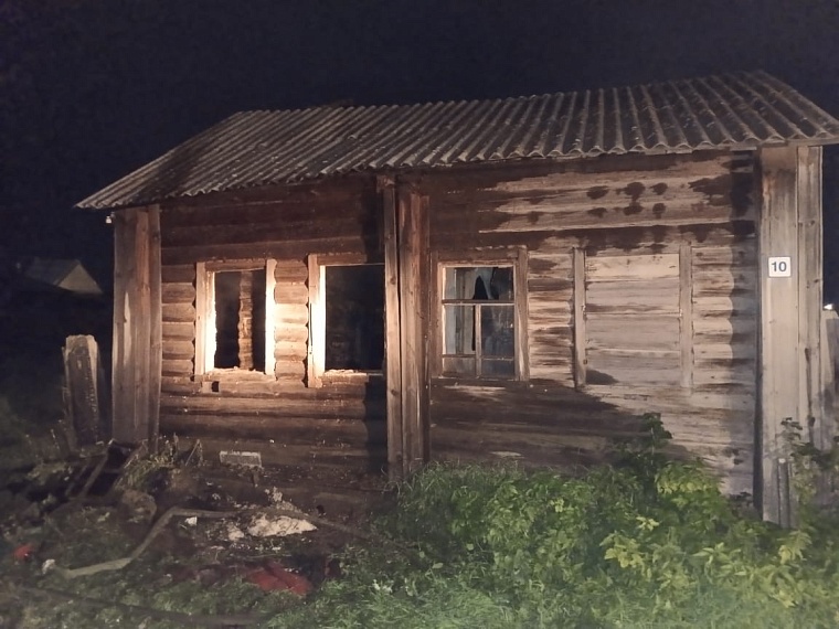 Во время пожара в Исетском районе погиб хозяин дома