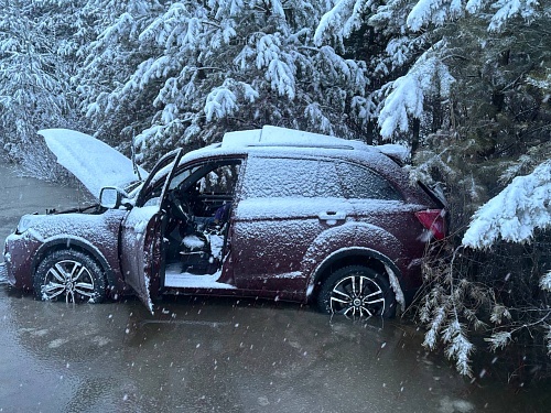 На трассе Тюмень-Ханты-Мансийск в ДТП с грузовиком погибла женщина