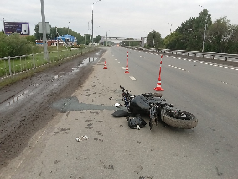 В Тюмени мотоцикл протаранил «газель» дорожной службы