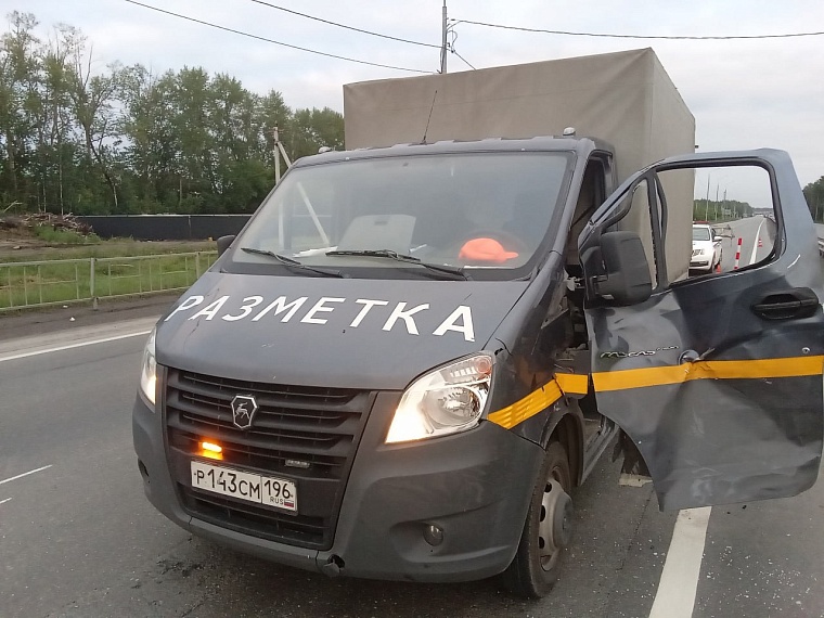 В Тюмени мотоцикл протаранил «газель» дорожной службы