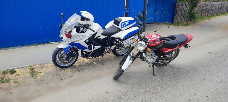 Под Тюменью подросток на скутере врезался в автобус