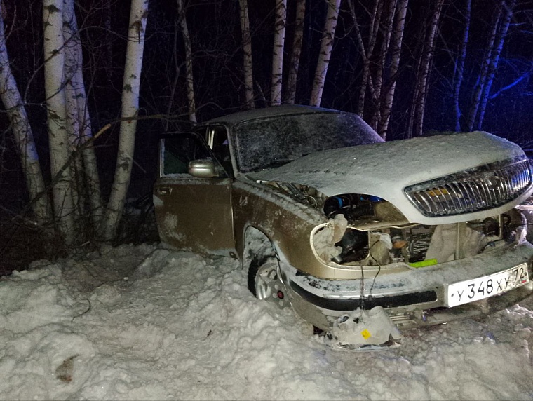 Водитель "Волги" погиб в дорожной аварии под Тюменью