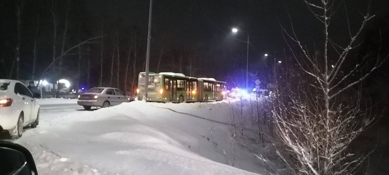 Под Тюменью перекрывали дорогу из-за подозрительного предмета