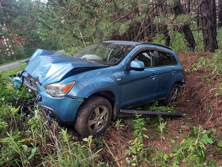 В Викуловском районе иномарка съехала в кювет, пострадала двухлетняя девочка