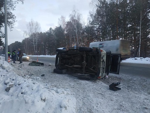 Автомобиль УАЗ перевернулся на Салаирском тракте