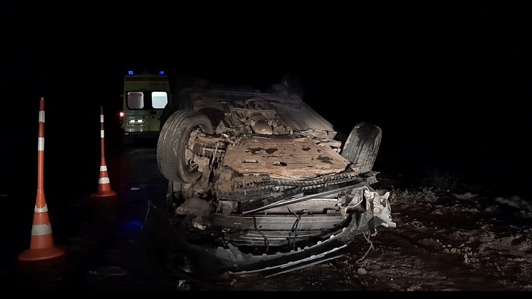 Семья из Нижневартовска разбилась в ДТП под Тюменью, 4-летняя девочка погибла