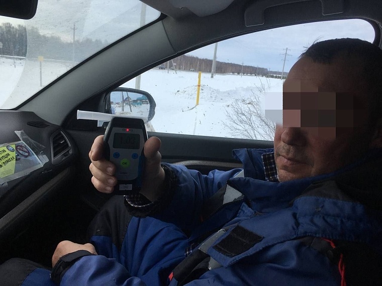 Выпил водки и поехал на стройку: водитель крана рассказал о трудовых буднях