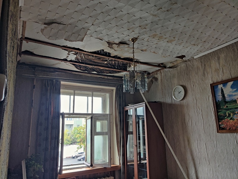 В Тюмени залило кипятком аварийный дом на Орджоникидзе