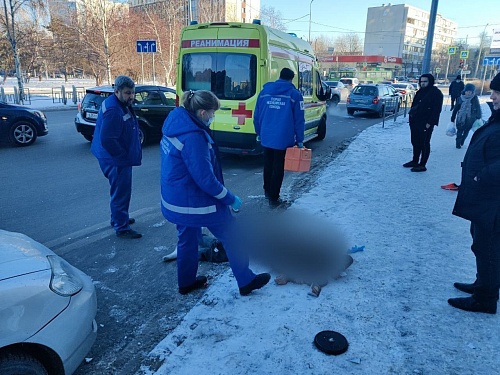 На улице Малыгина в Тюмени с высотки упал человек