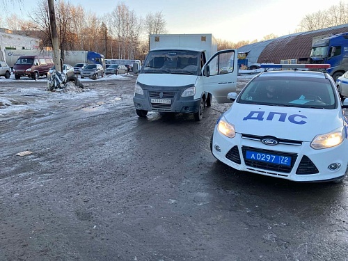 Угнал две машины за утро: ГИБДД задержала пьяного тюменца