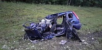 Водитель и пассажирка "Форда" разбились в столкновении с большегрузом на трассе Тюмень - Ханты-Мансийск