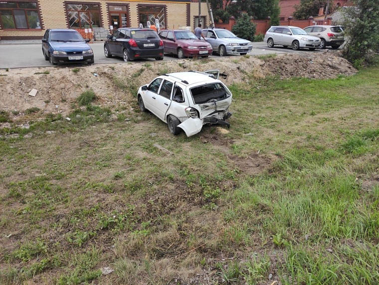 17-летний подросток сел в мамину машину и устроил ДТП на улице Магистральной в Тюмени