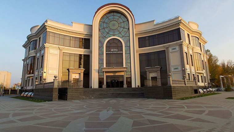 В Тюмени оцепили здание Дворца бракосочетаний